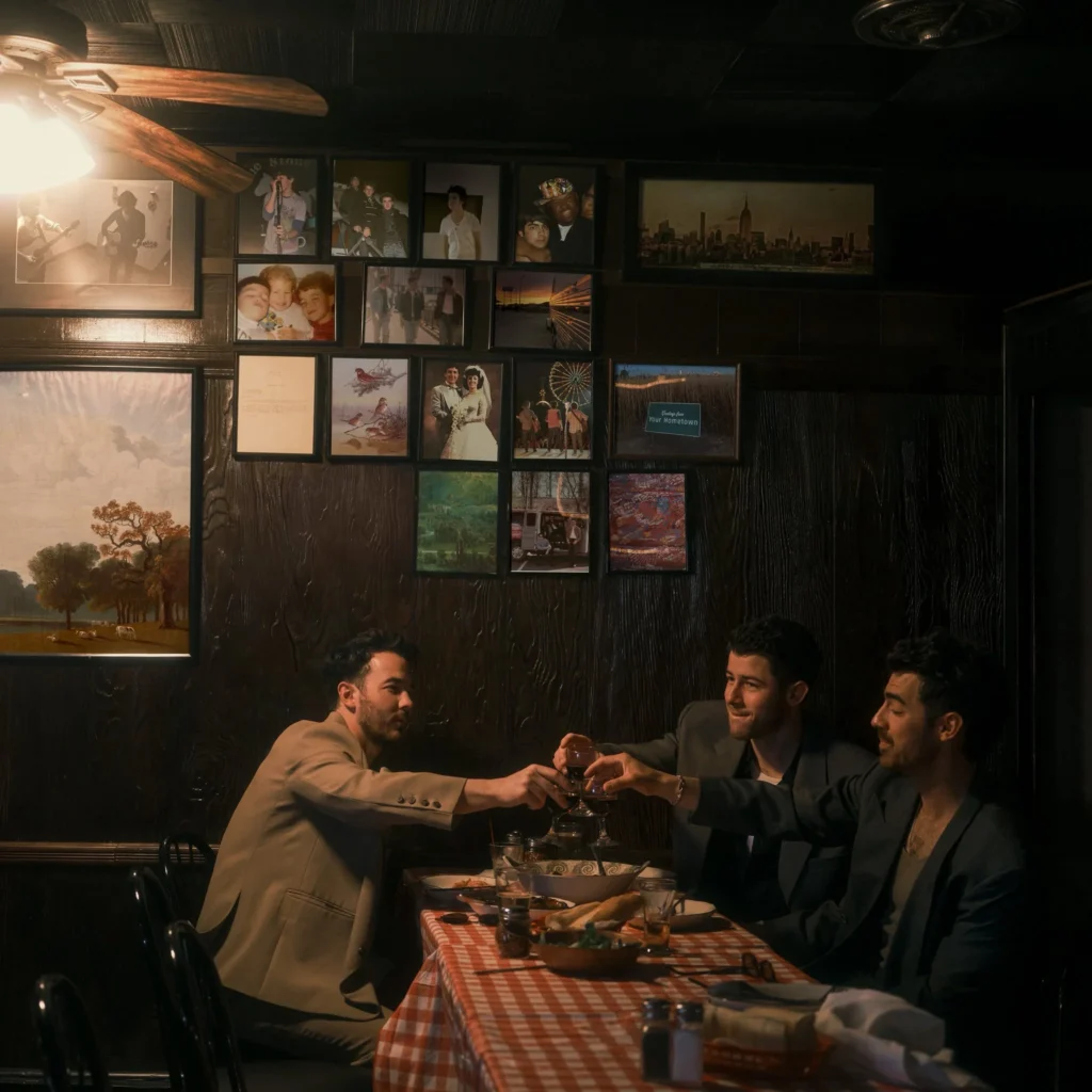 Capa do álbum "Greetings From Your Hometown", do Jonas Brothers