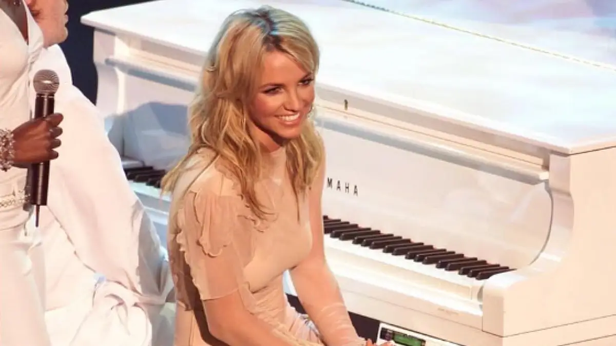 Britney Spears quebra o silêncio fim dos shows nos EUA e retornos aos palcos com o filho