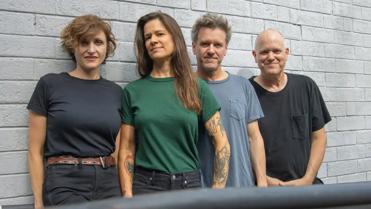 Integrantes da banda Superchunk perfilados para foto